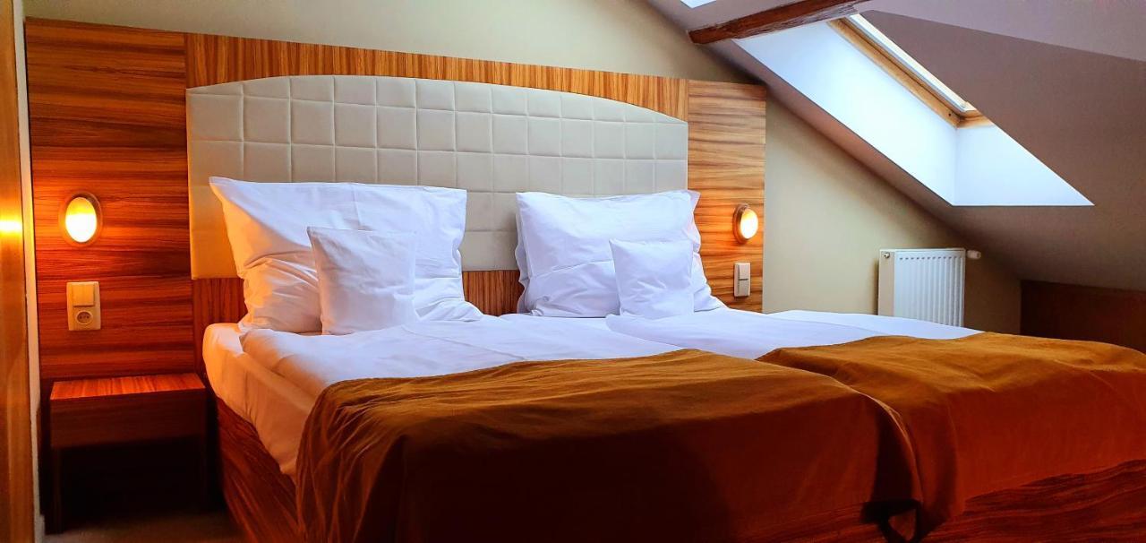 Hotel Okresni Dum Hradec Králové エクステリア 写真